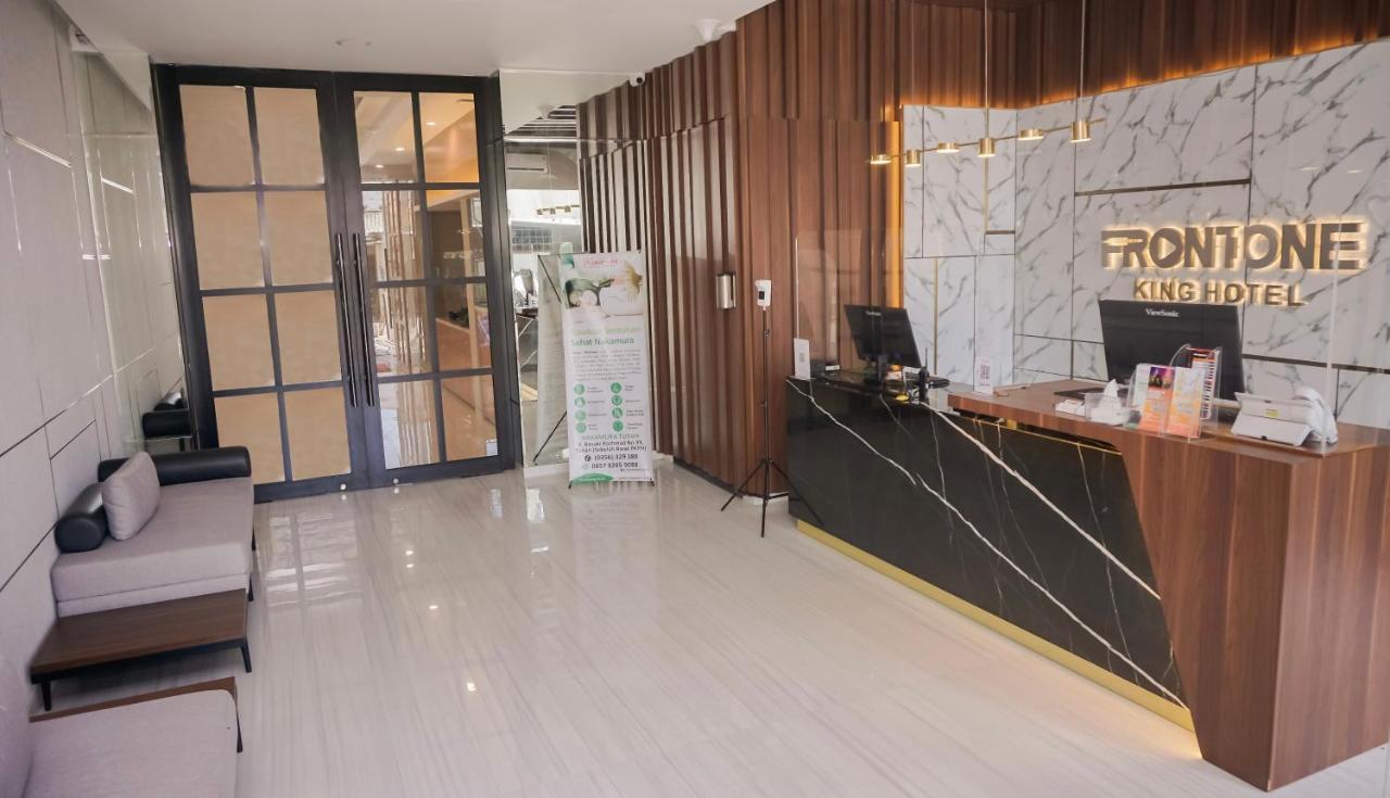 Front One King Hotel Tuban Tuban  Экстерьер фото