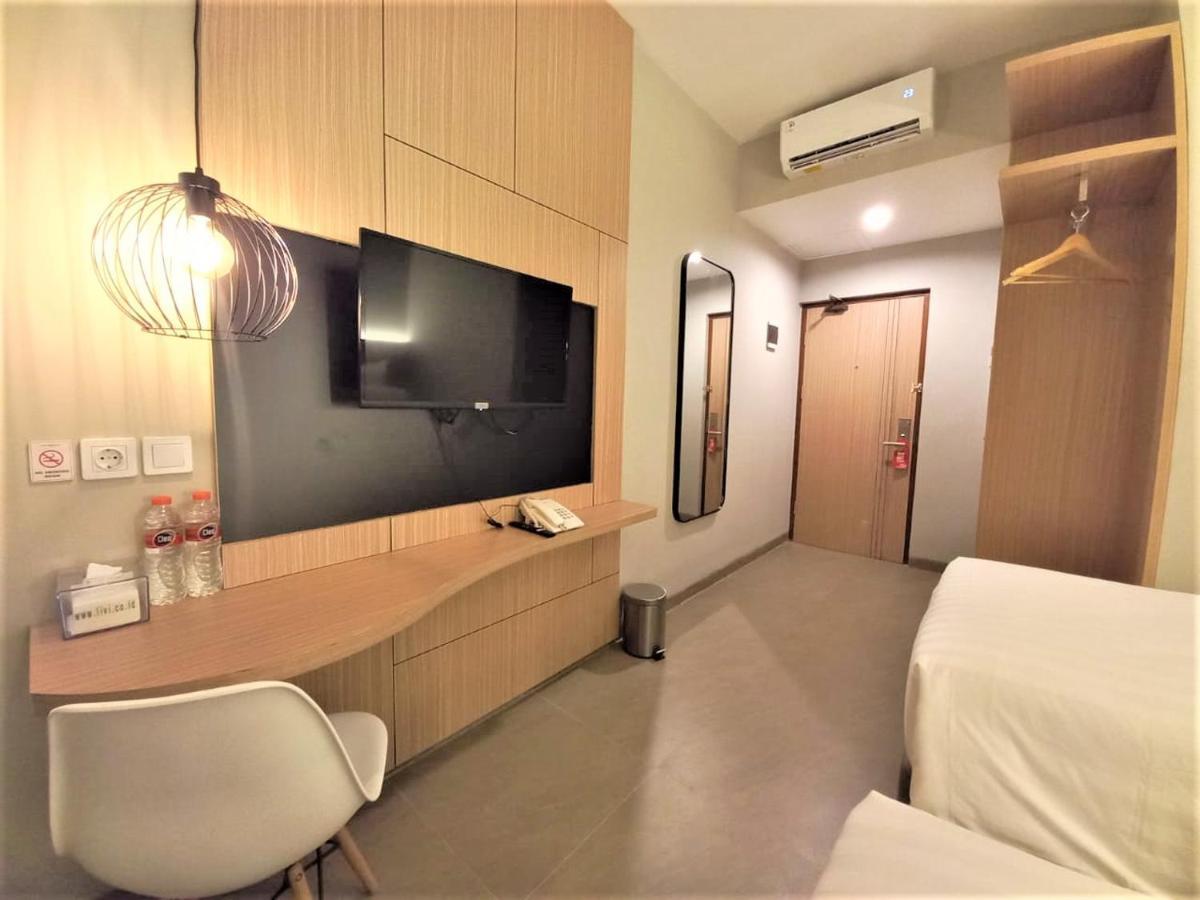 Front One King Hotel Tuban Tuban  Экстерьер фото