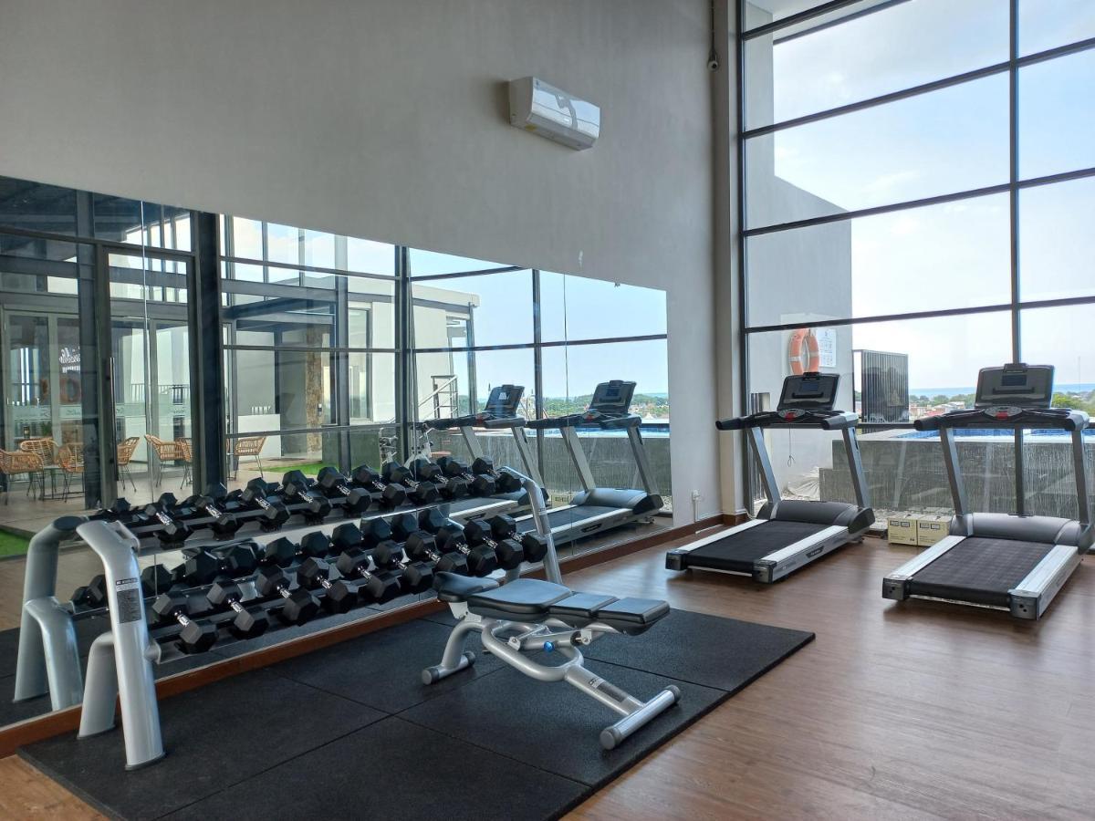 Front One King Hotel Tuban Tuban  Экстерьер фото