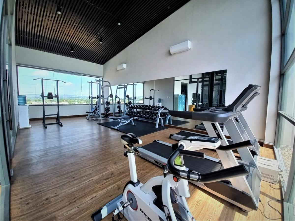 Front One King Hotel Tuban Tuban  Экстерьер фото